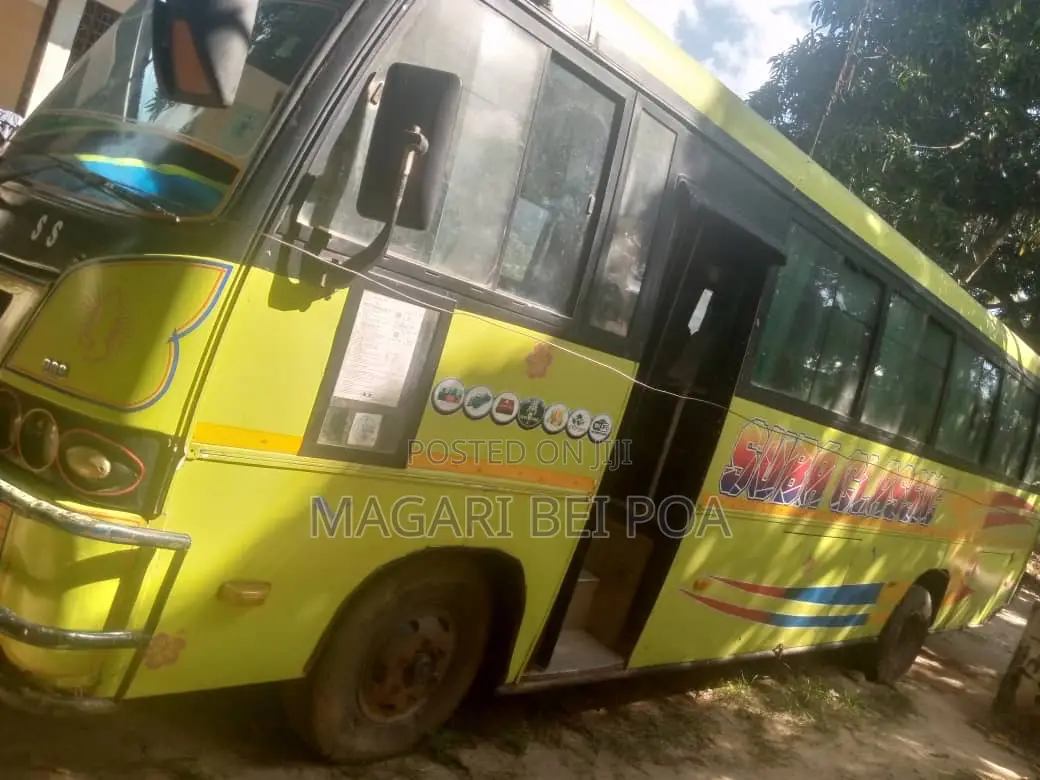 Tata Starbus Ultra Skool 2000 Orange