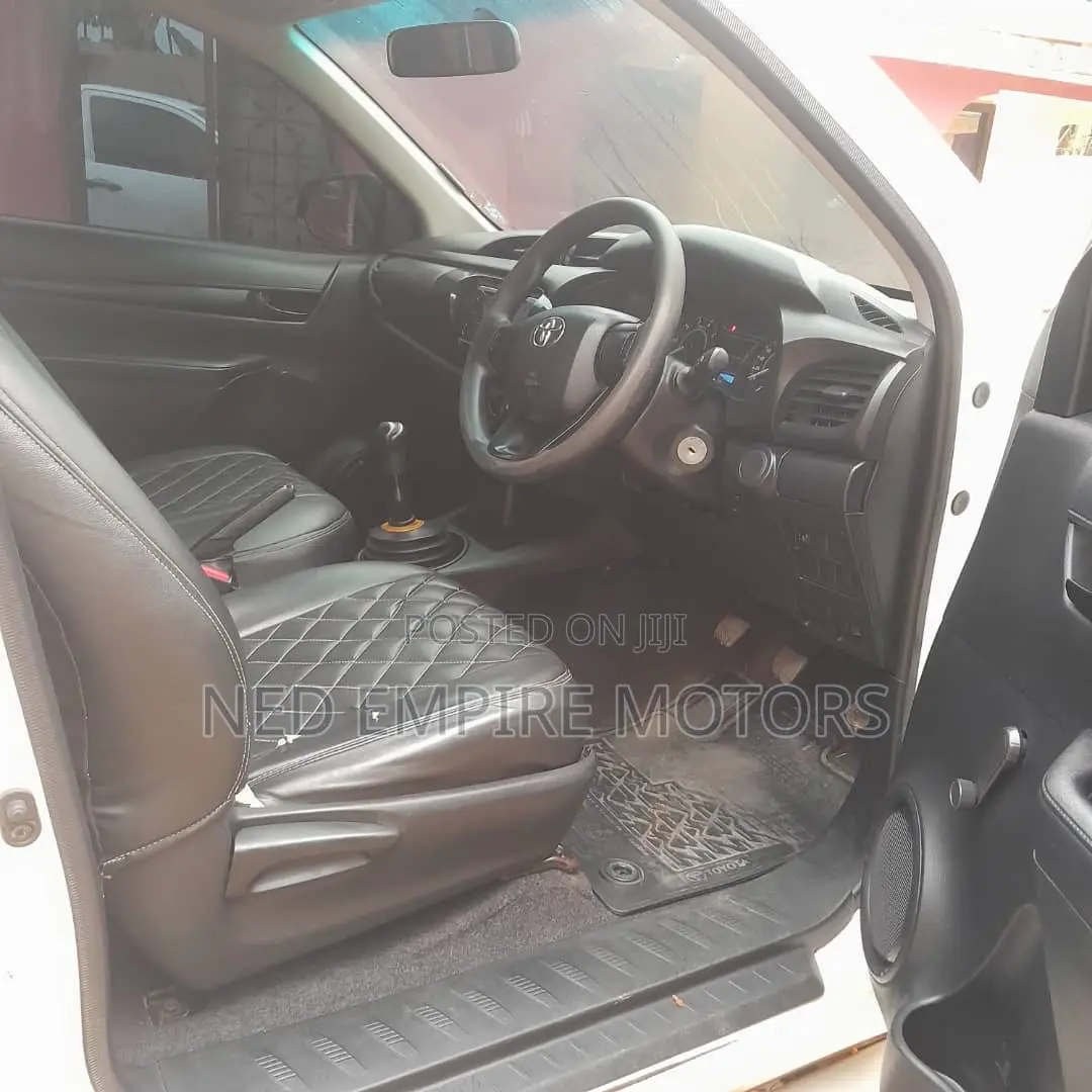Toyota Hilux 2018 White