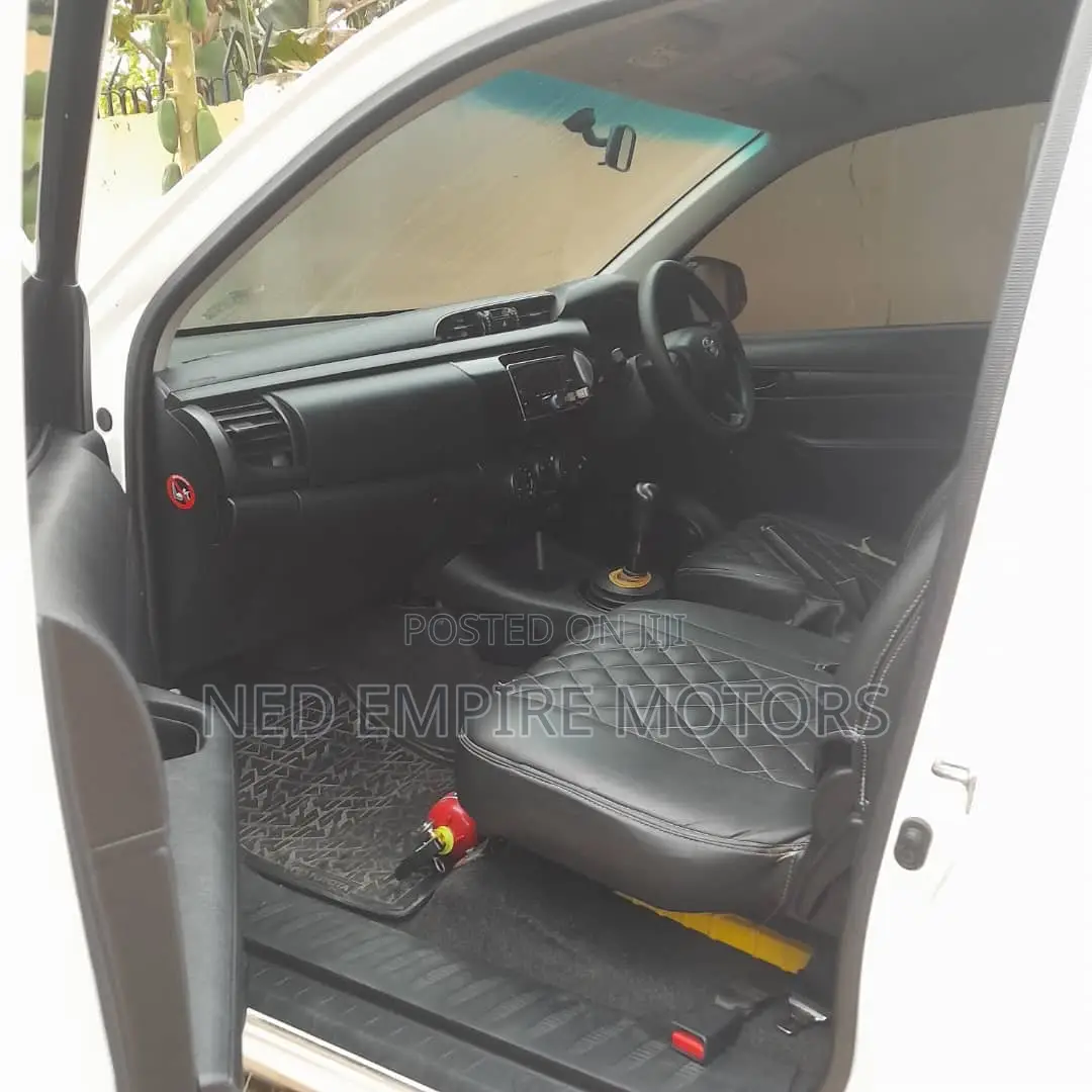 Toyota Hilux 2018 White