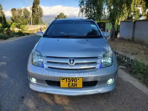 Toyota IST 2005 Silver