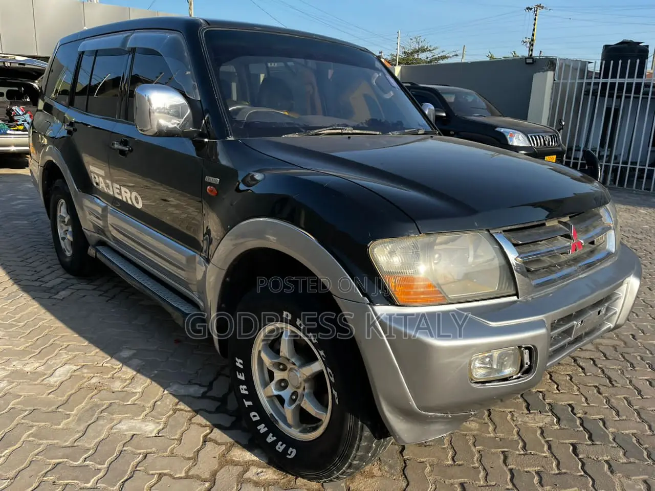 Mitsubishi Pajero 2001 Black