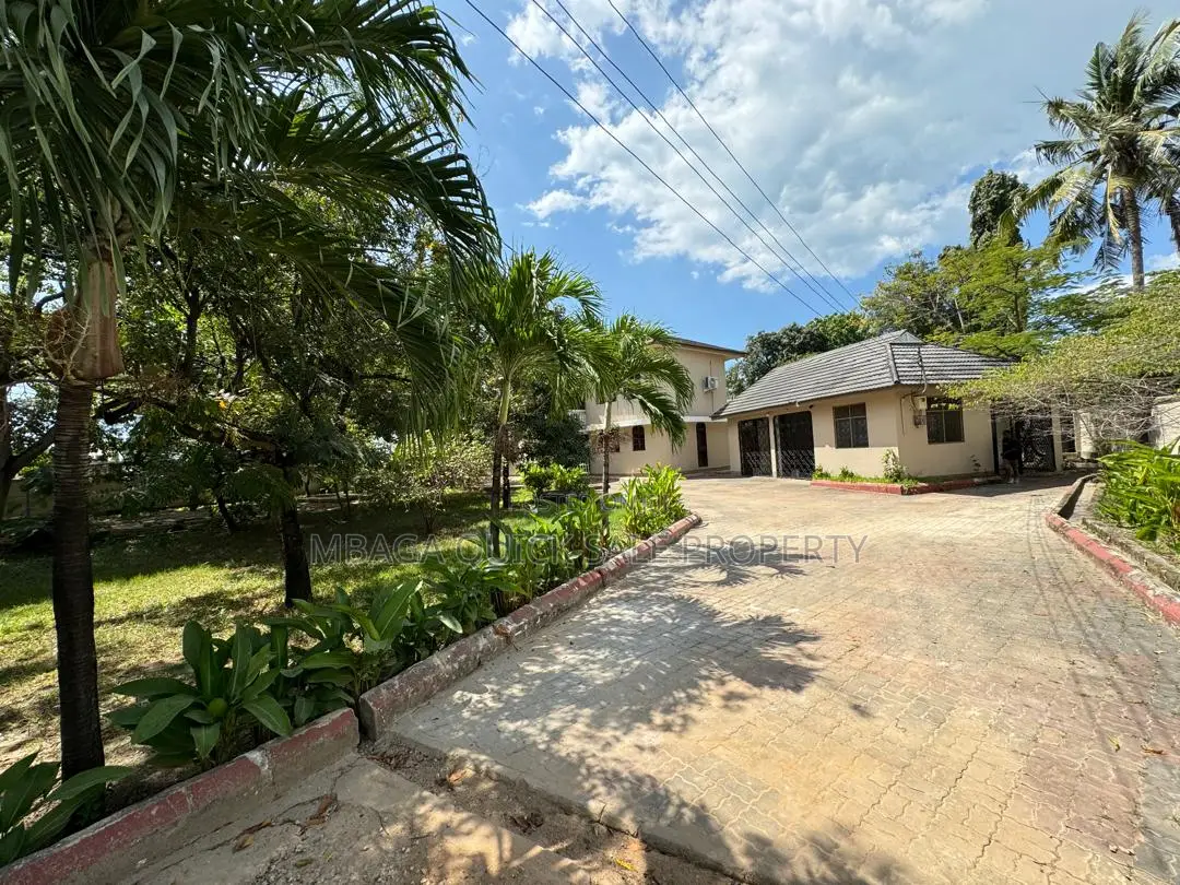 6bdrm House in Mbezi Africana for rent