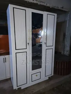 Kabati La Nguo Milango Mitatu