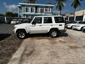 Toyota Land Cruiser 2010 White