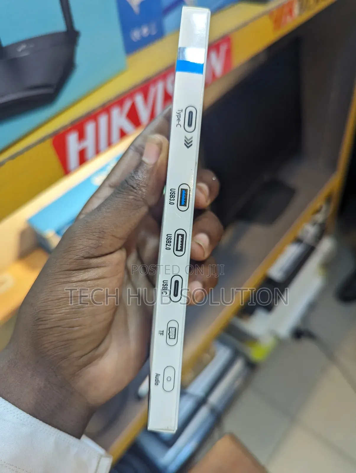 USB HUB Type - C ADAPTER 8 IN 1