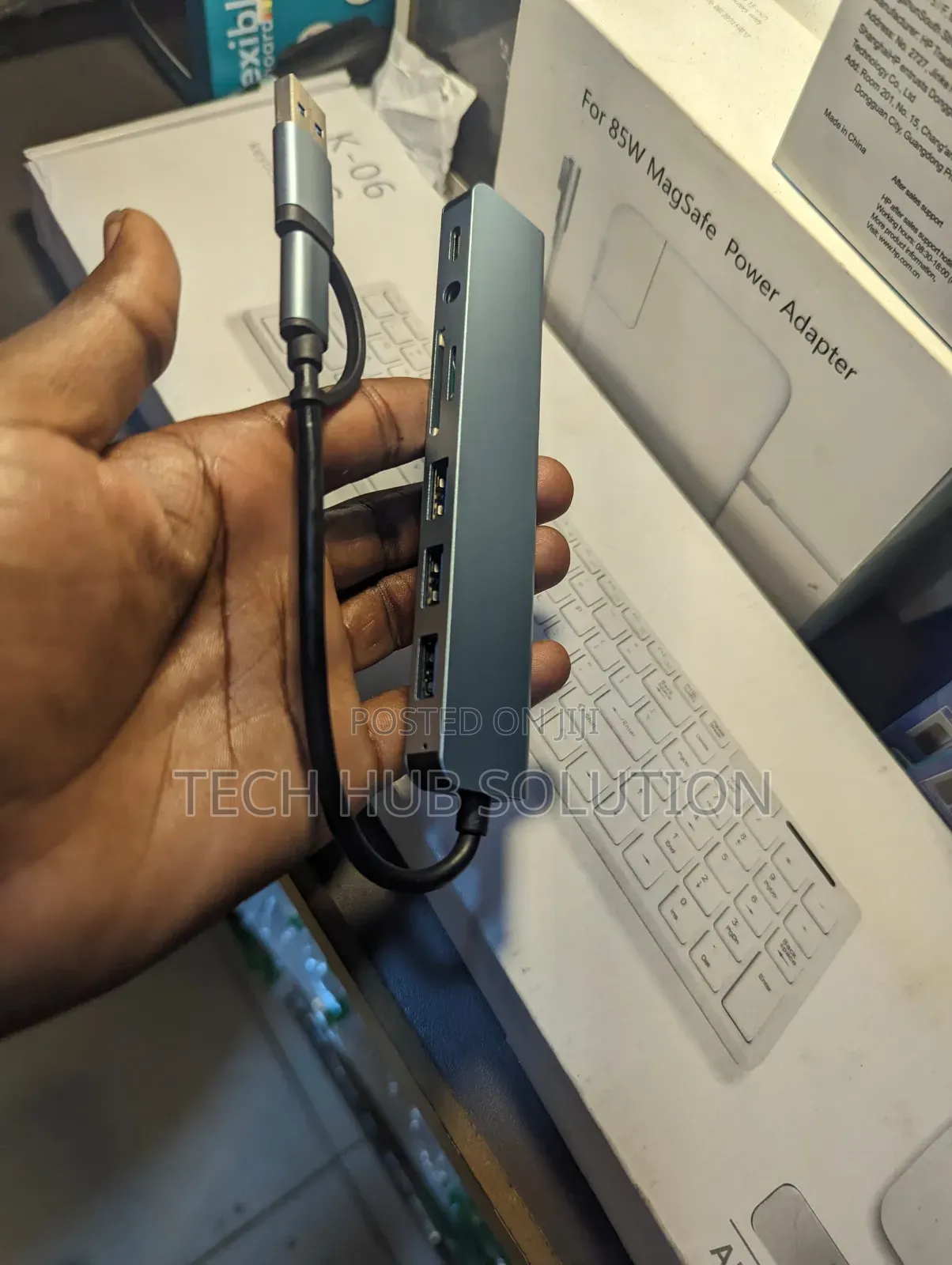 USB HUB Type - C ADAPTER 8 IN 1