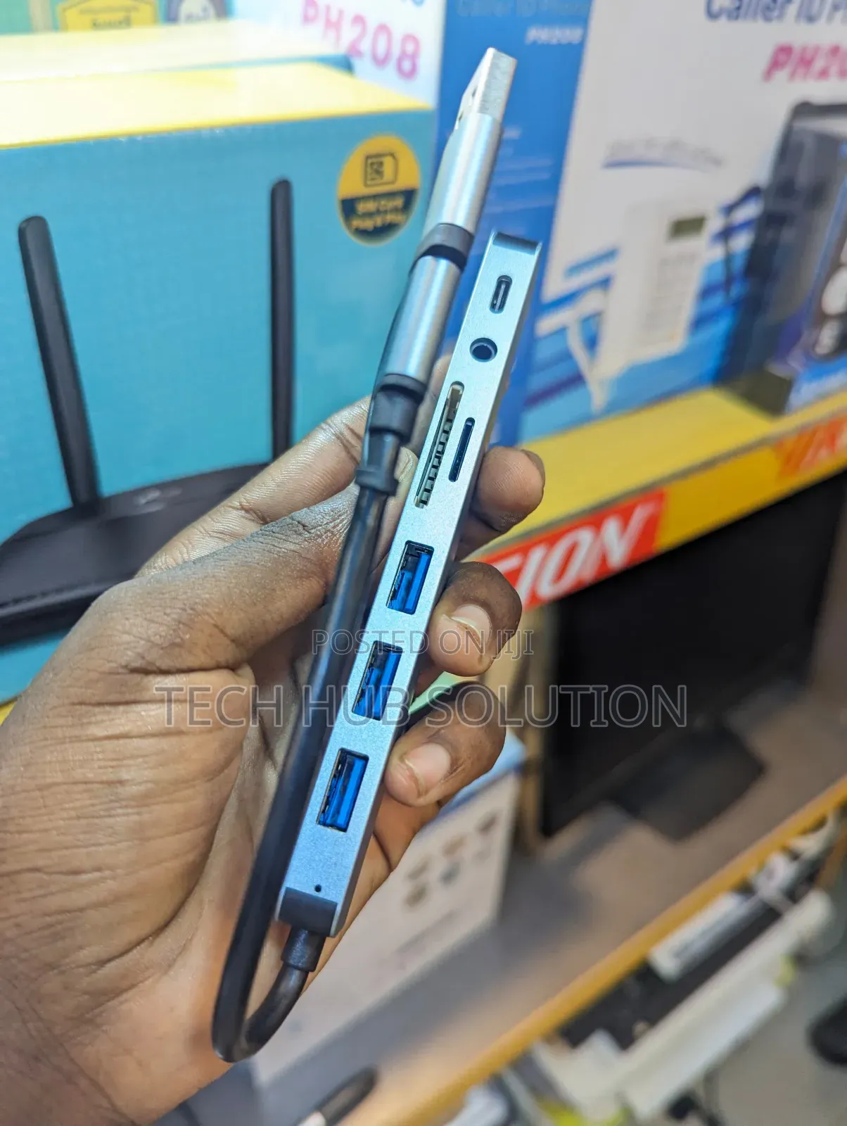 USB HUB Type - C ADAPTER 8 IN 1