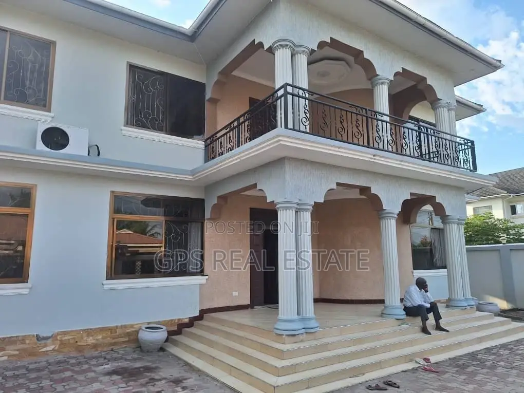 5bdrm House in Tegeta Namanga, Kinondoni for sale