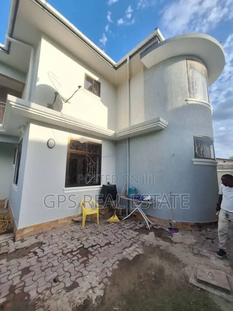 5bdrm House in Tegeta Namanga, Kinondoni for sale