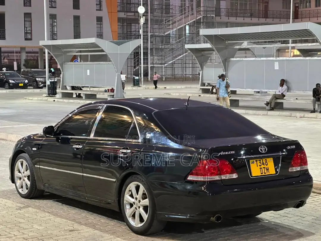 Toyota Crown Royale 2005 Black