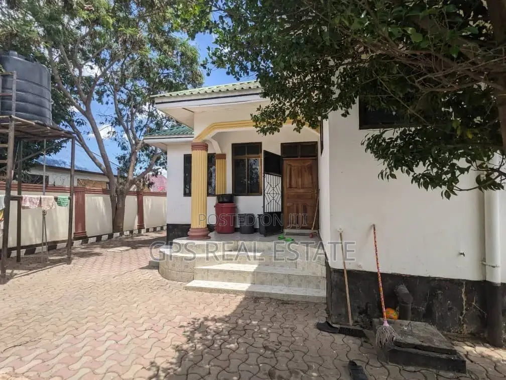 4bdrm House in Chidachi, Dodoma Rural for sale