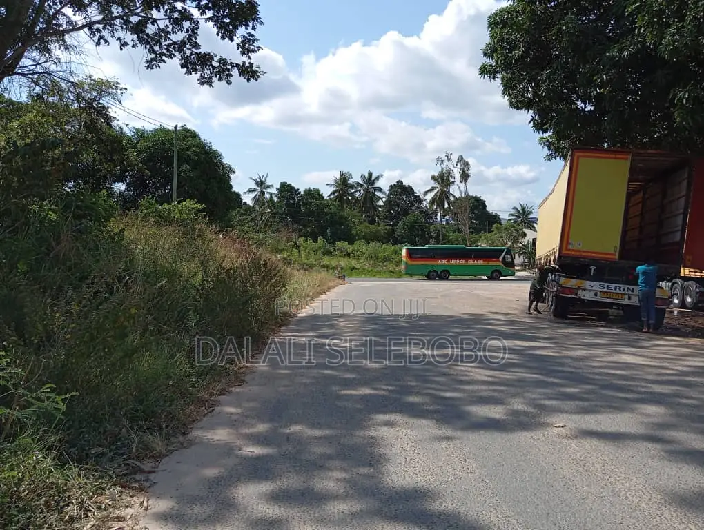 Plot Inatizama Lami at Visiga Madafu