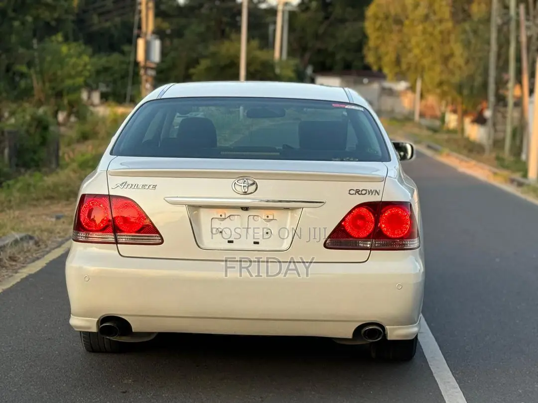 Toyota Crown 2006 White