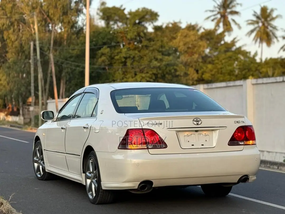 Toyota Crown 2006 White