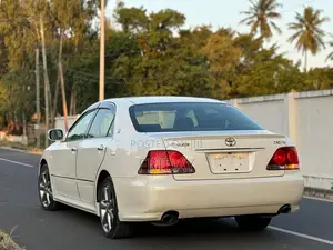Toyota Crown 2006 White