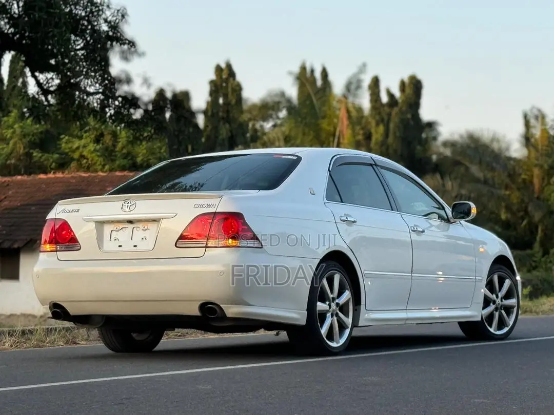 Toyota Crown 2006 White