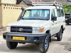 Toyota Land Cruiser 4.5 V8 GL 2013 White
