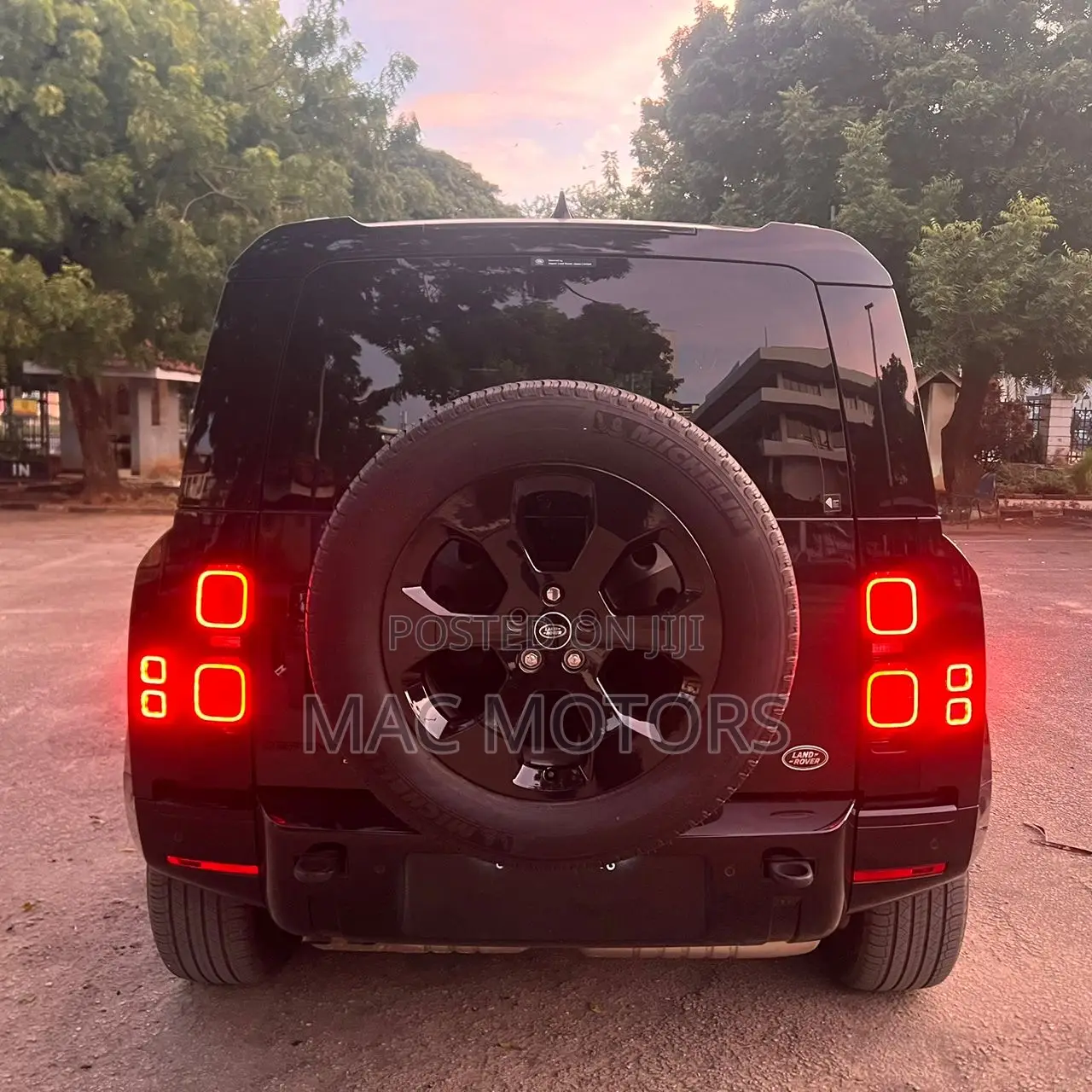Land Rover Defender X-Dynamic SE 2022 Black