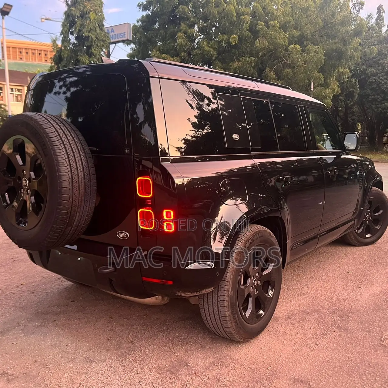 Land Rover Defender X-Dynamic SE 2022 Black