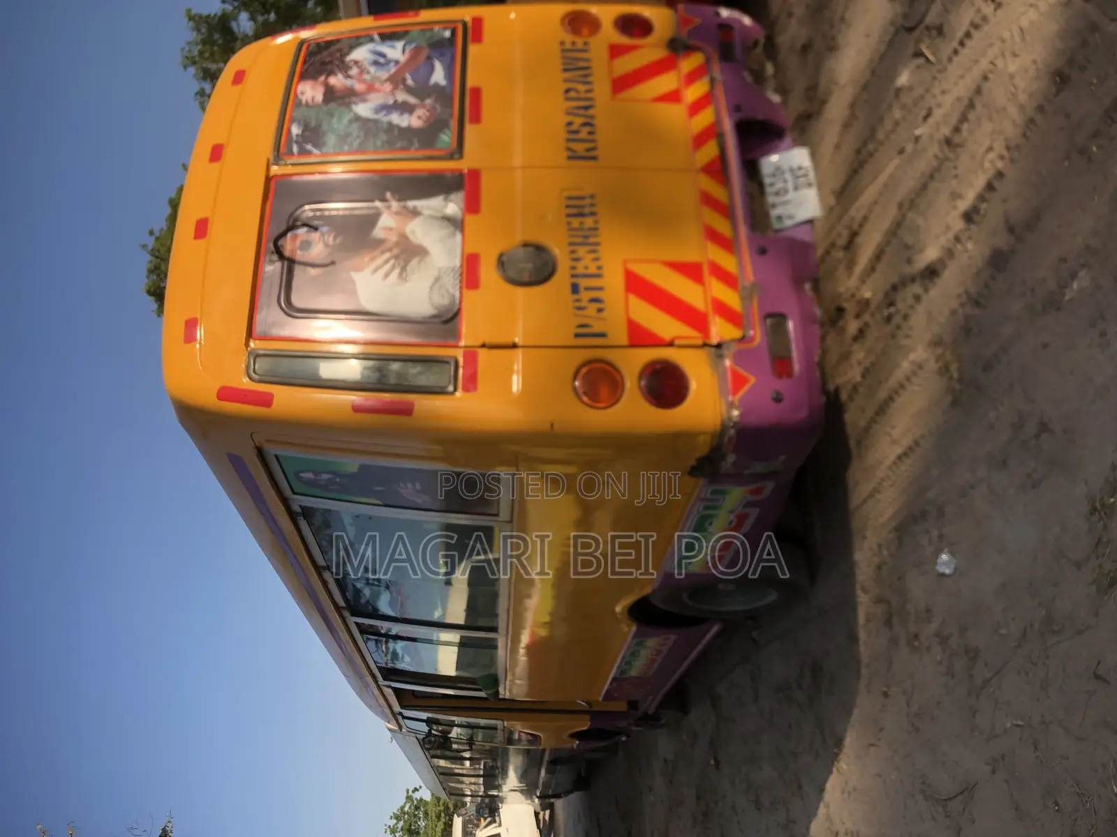 Mitsubishi Fuso Rosa 2000 Orange
