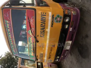 Mitsubishi Fuso Rosa 2000 Orange