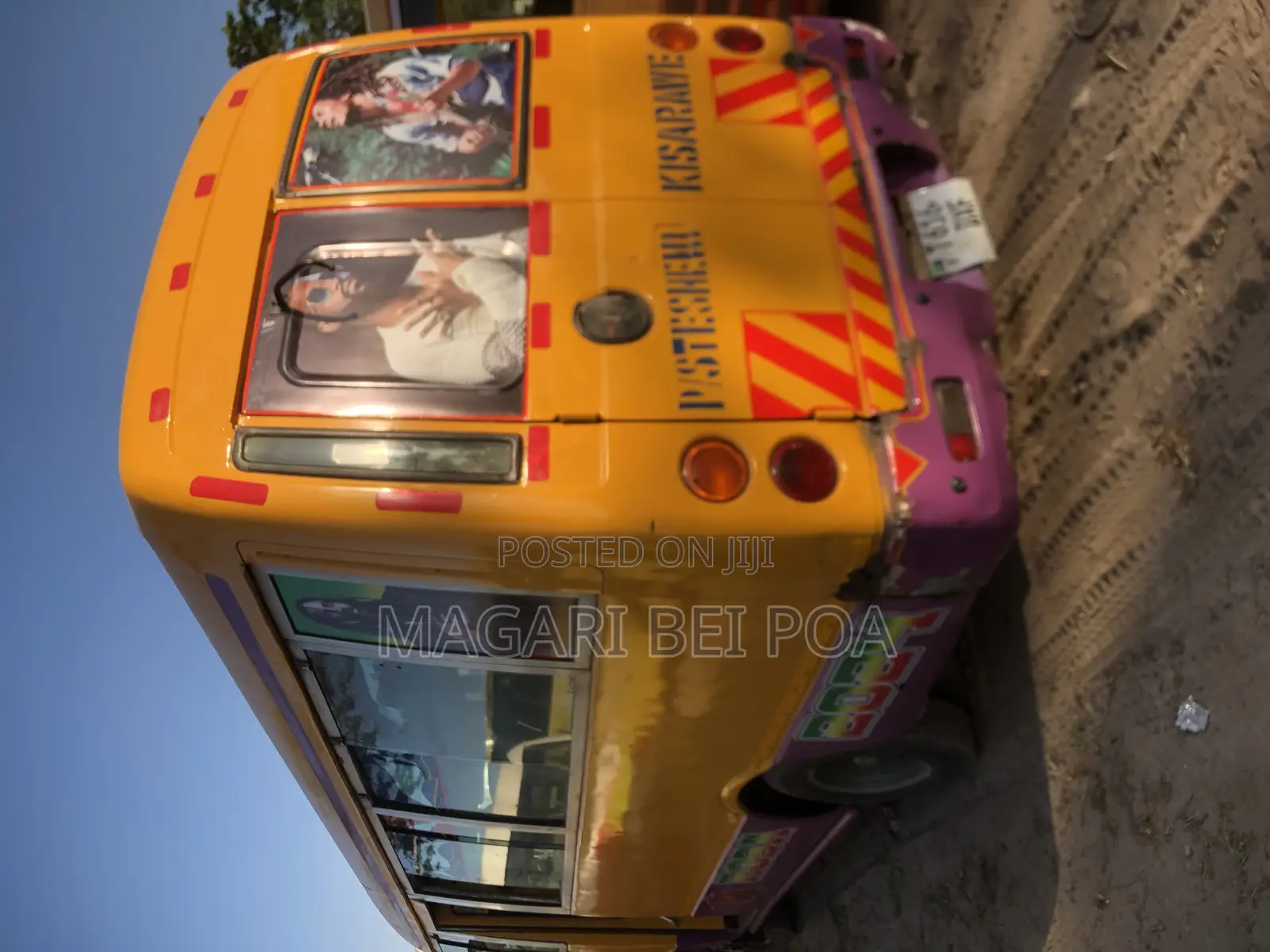 Mitsubishi Fuso Rosa 2000 Orange