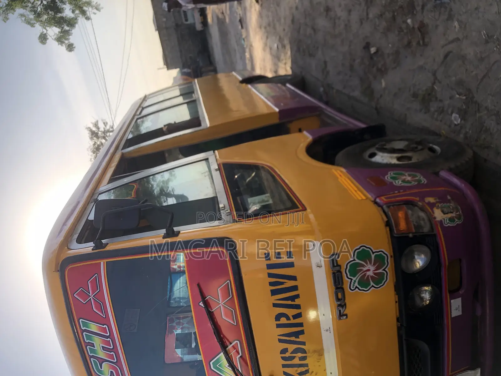 Mitsubishi Fuso Rosa 2000 Orange