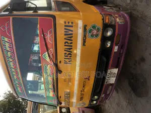Mitsubishi Fuso Rosa 2000 Orange