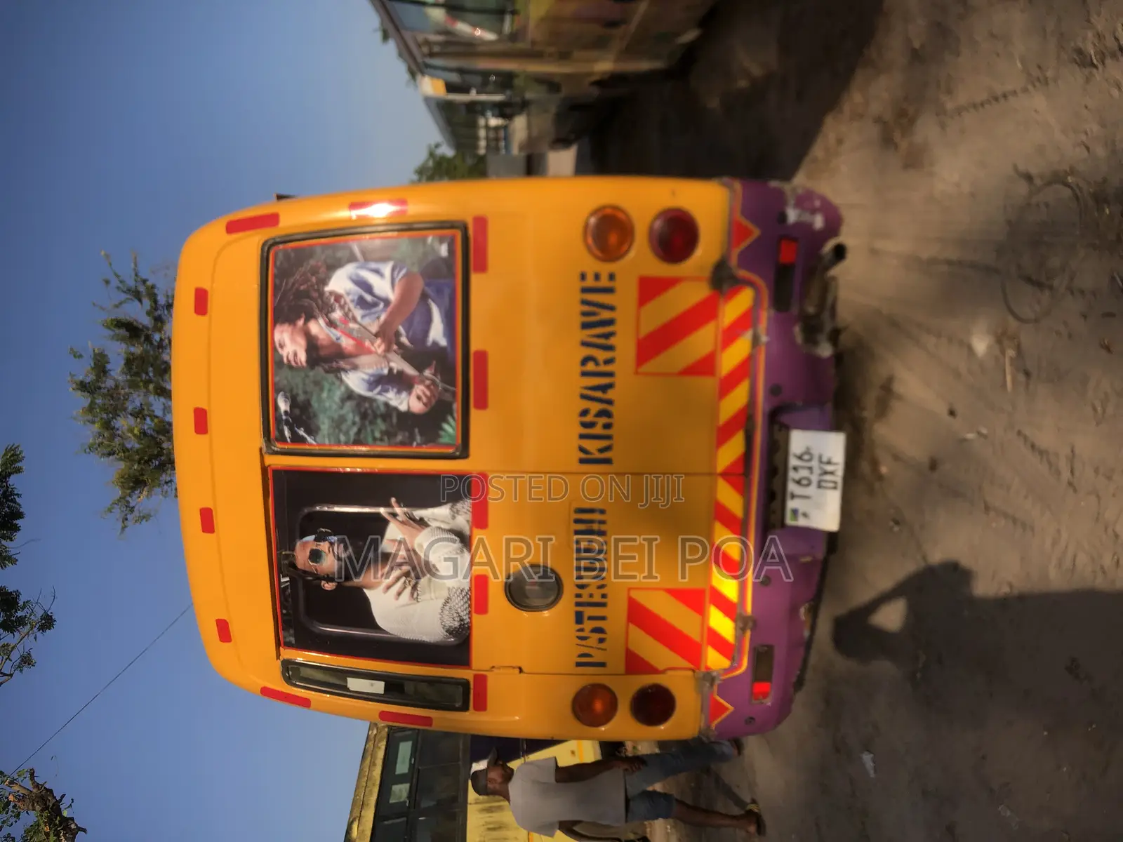 Mitsubishi Fuso Rosa 2000 Orange
