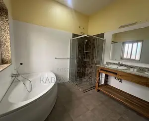 5bdrm Villa in Oysterbay, Kinondoni for rent