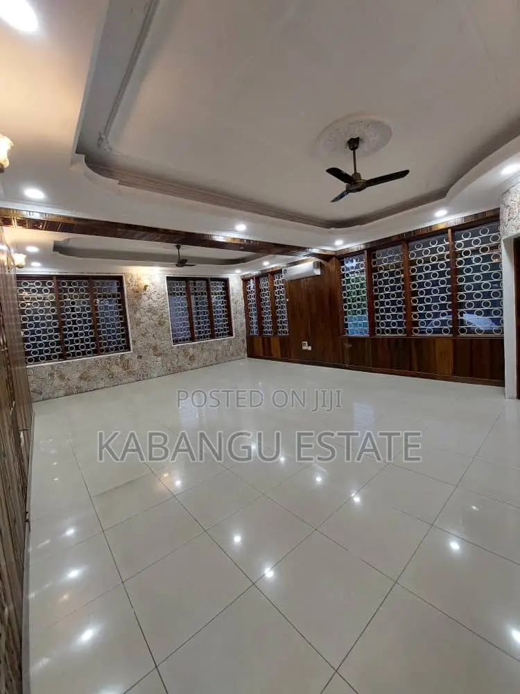 8bdrm Bungalow in Mikocheni, Kinondoni for rent