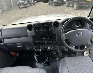 Toyota Land Cruiser 2017 White