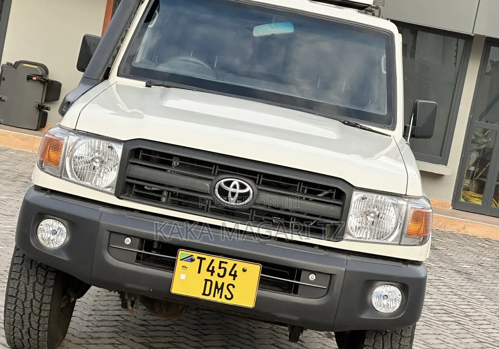 Toyota Land Cruiser 2017 White