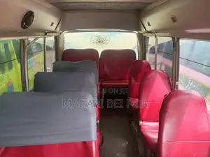 Mitsubishi Fuso Rosa 2000 White
