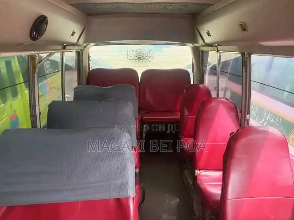 Mitsubishi Fuso Rosa 2000 White