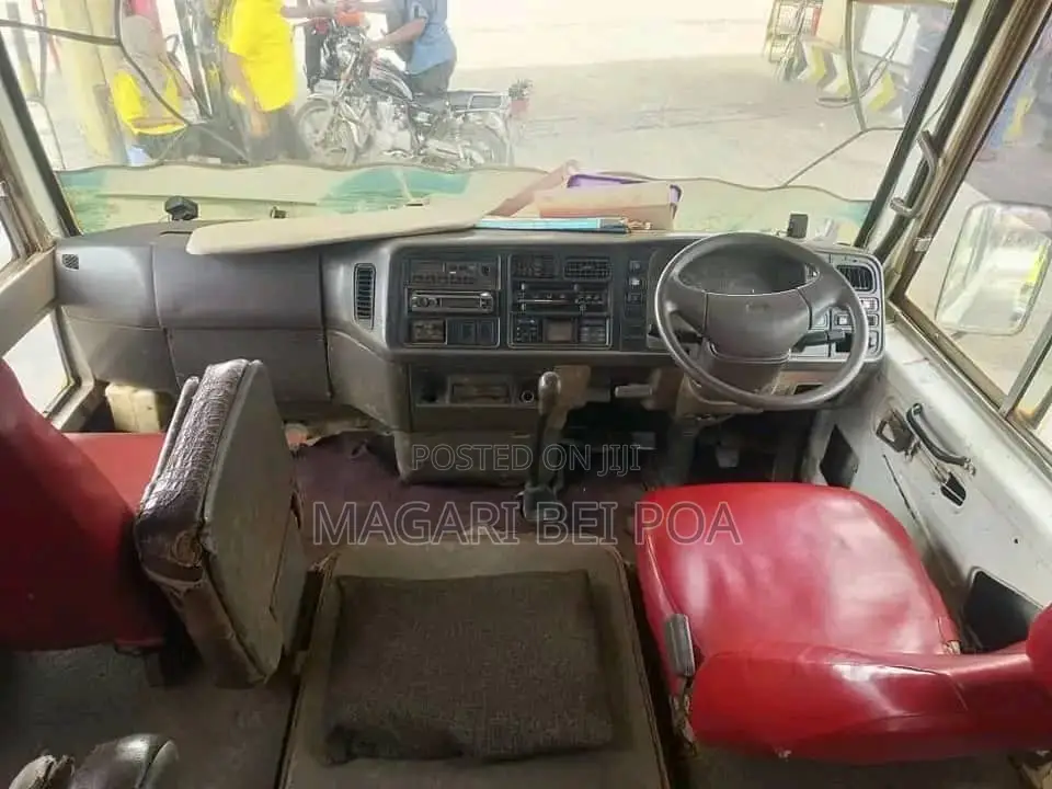 Mitsubishi Fuso Rosa 2000 White