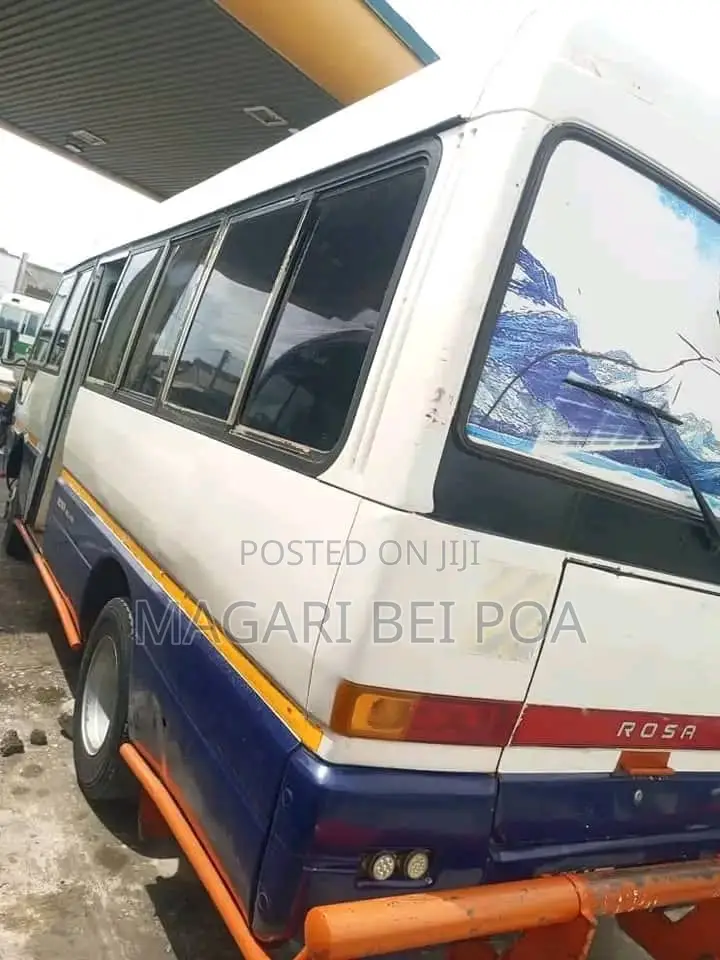 Mitsubishi Fuso Rosa 2000 White