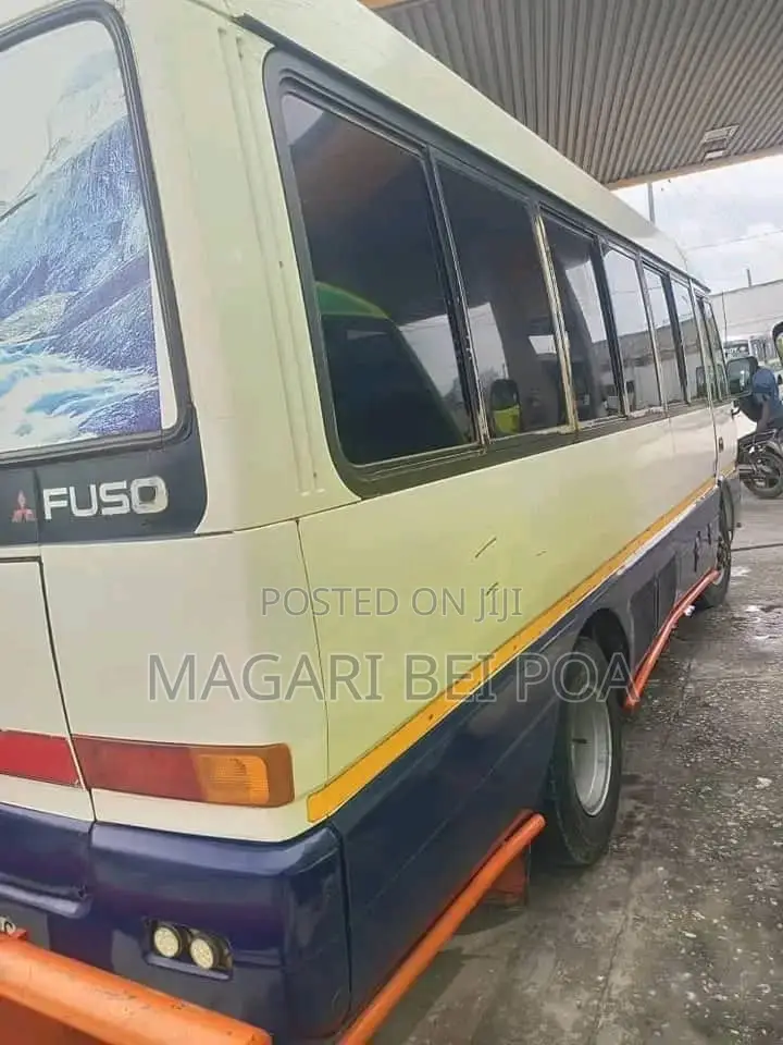Mitsubishi Fuso Rosa 2000 White