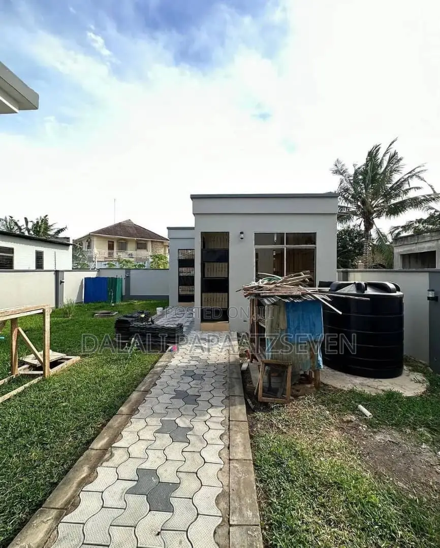 3bdrm House in Dalalipapaatzseven, Mbezi Beach for rent