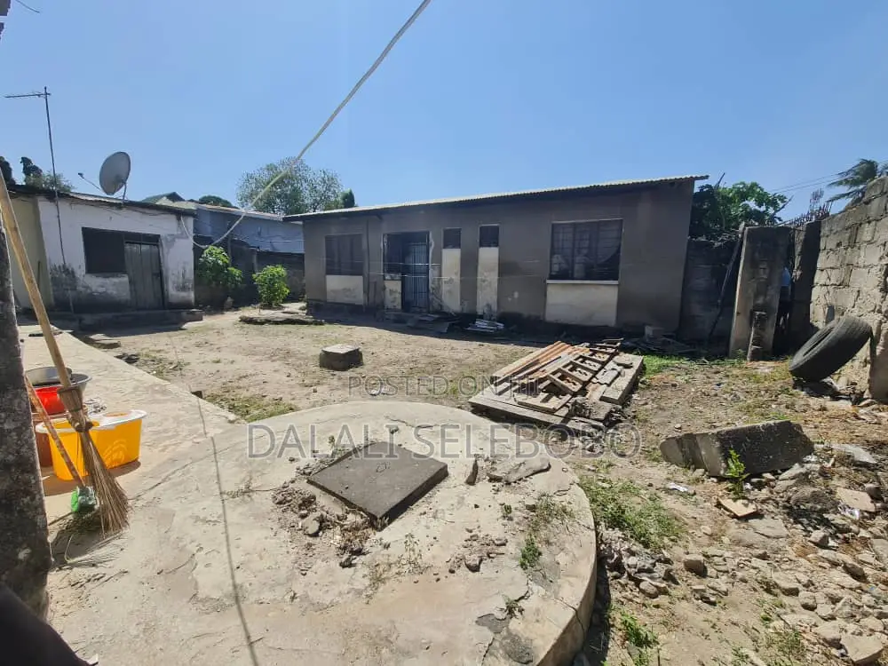 6bdrm Bungalow in Makumbusho, Kinondoni for sale