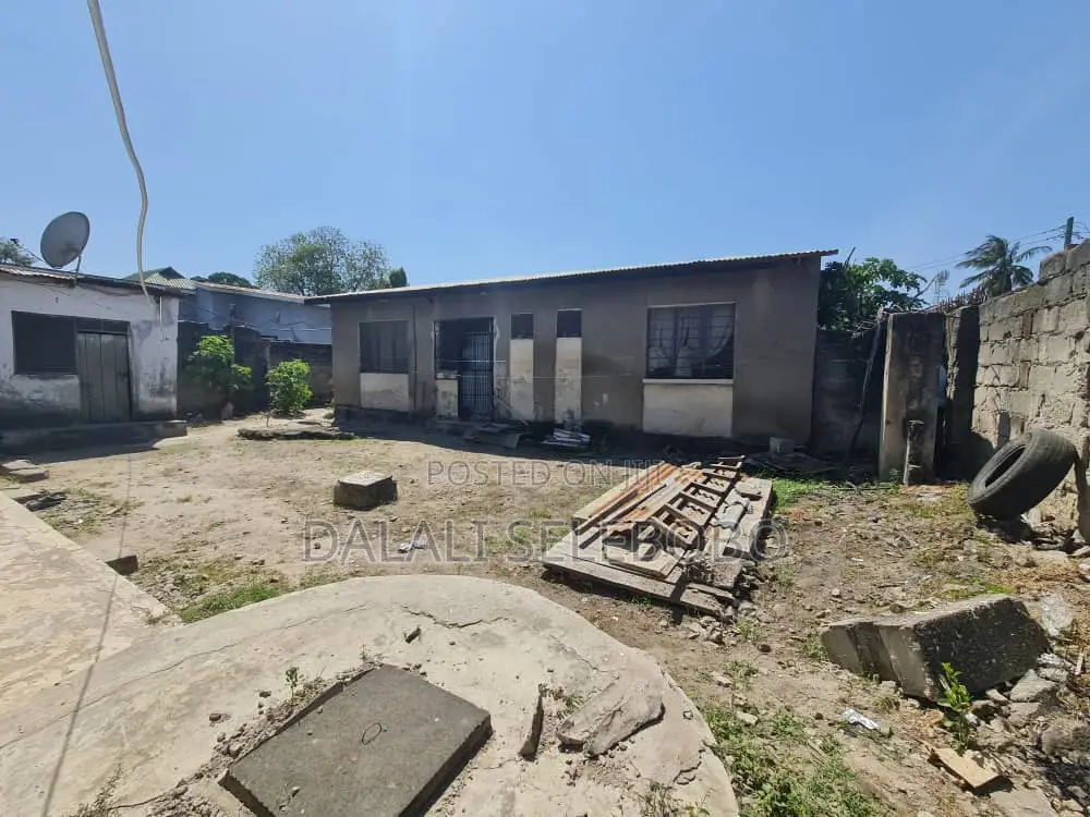 6bdrm Bungalow in Makumbusho, Kinondoni for sale