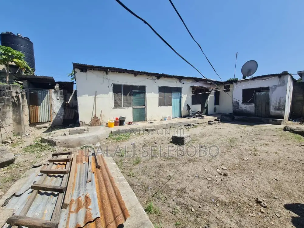6bdrm Bungalow in Makumbusho, Kinondoni for sale