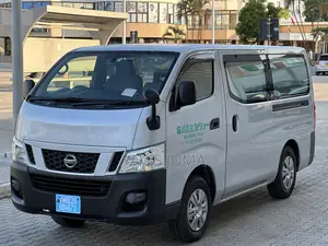 Nissan Caravan (Urvan) 2013 Silver