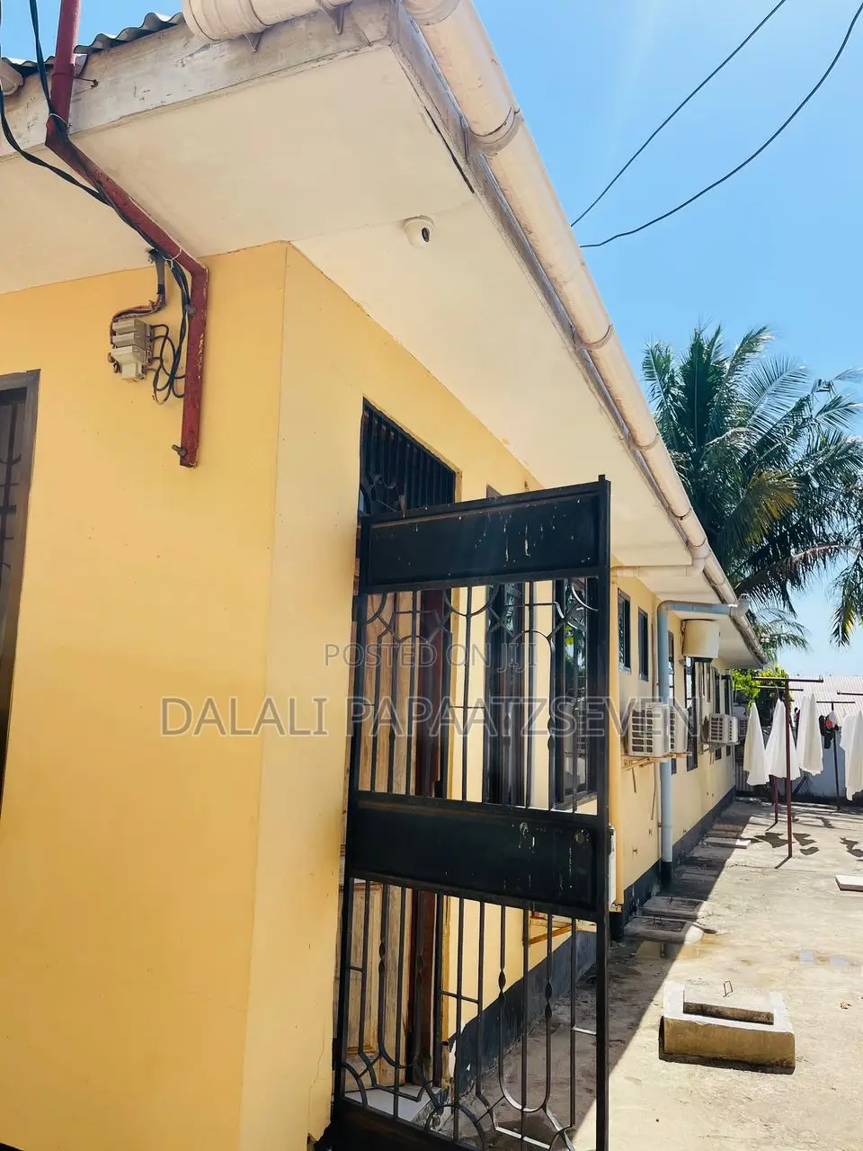 Loge Yenye Vyumba 12 Inauzwa Ipo Tegeta Wazo Kisanga