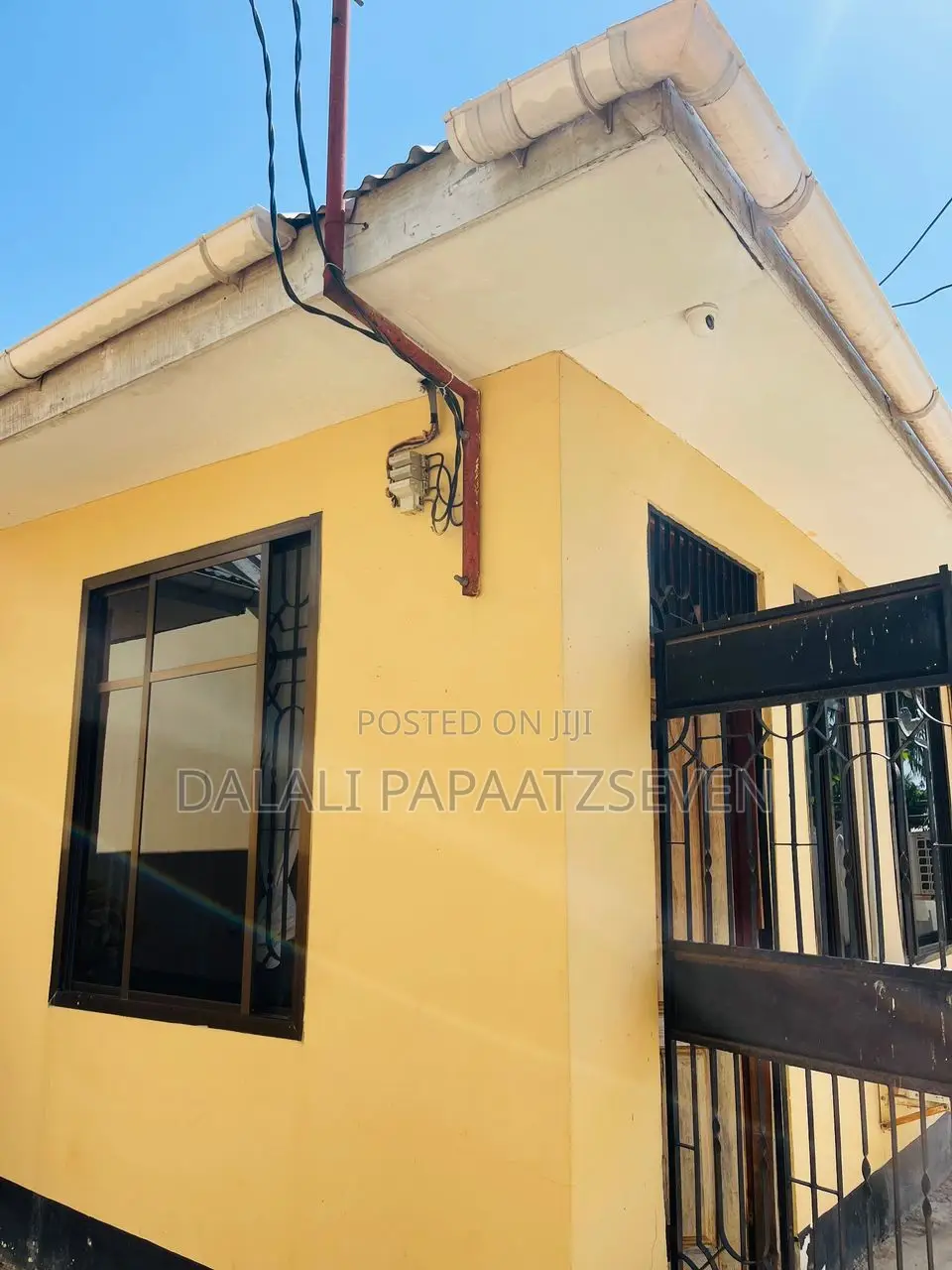 Loge Yenye Vyumba 12 Inauzwa Ipo Tegeta Wazo Kisanga