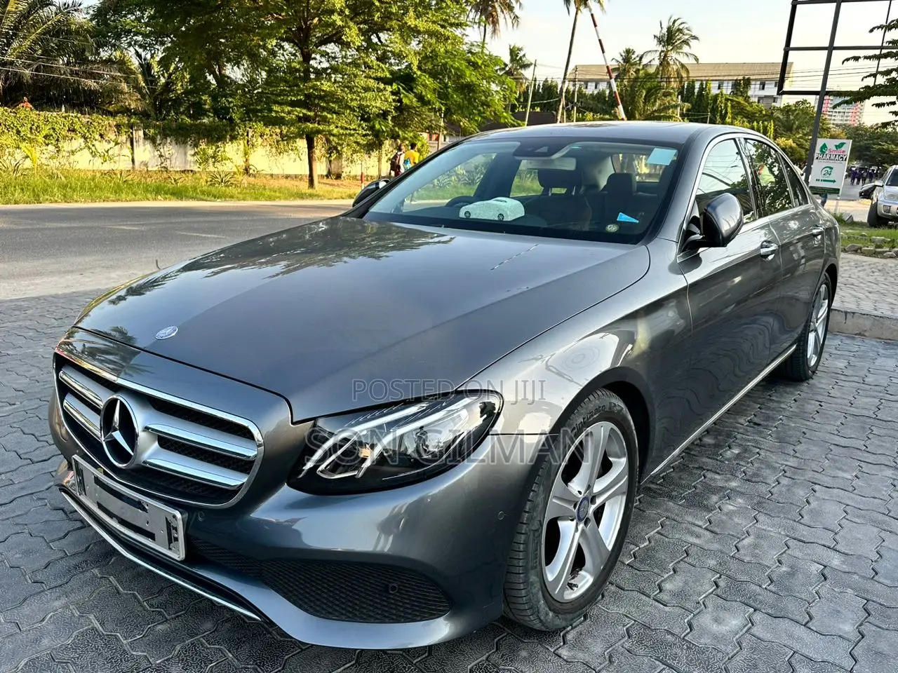 Mercedes-Benz E400 2017 Gray