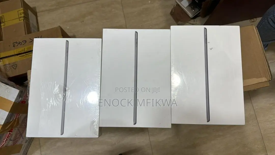 New Apple iPad 9.7 64 GB Gray
