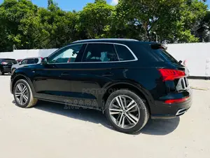 Audi Q5 2018 Black