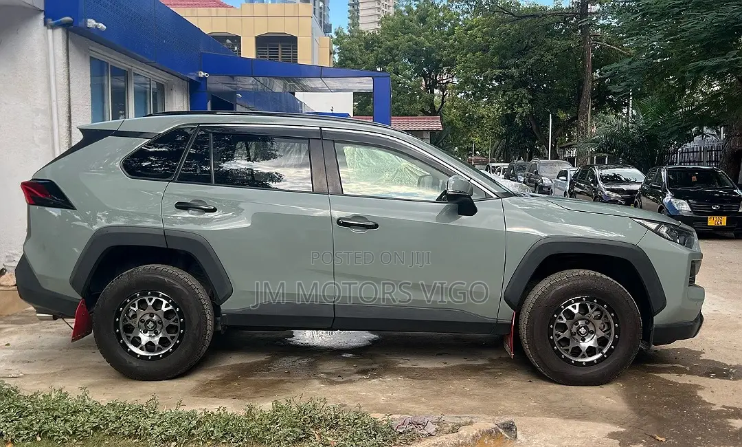 Toyota RAV4 2020 Green