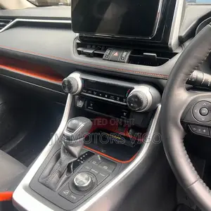 Toyota RAV4 2020 Green